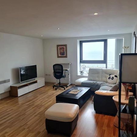 Stunning Waterfront Western Harbour Apartment 에든버러 외부 사진