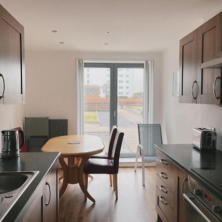 Stunning Waterfront Western Harbour Apartment 에든버러 외부 사진