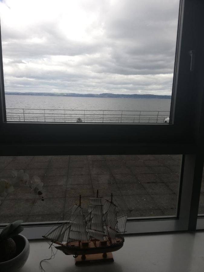 Stunning Waterfront Western Harbour Apartment 에든버러 외부 사진
