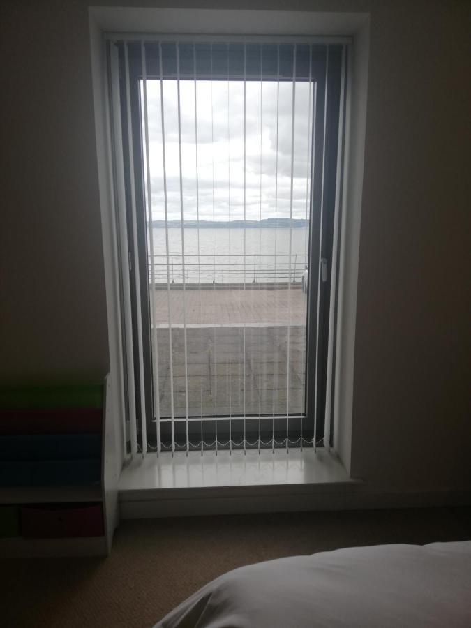 Stunning Waterfront Western Harbour Apartment 에든버러 외부 사진