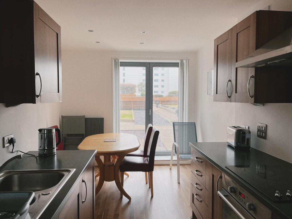 Stunning Waterfront Western Harbour Apartment 에든버러 외부 사진
