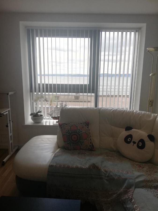 Stunning Waterfront Western Harbour Apartment 에든버러 외부 사진