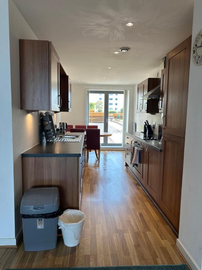 Stunning Waterfront Western Harbour Apartment 에든버러 외부 사진