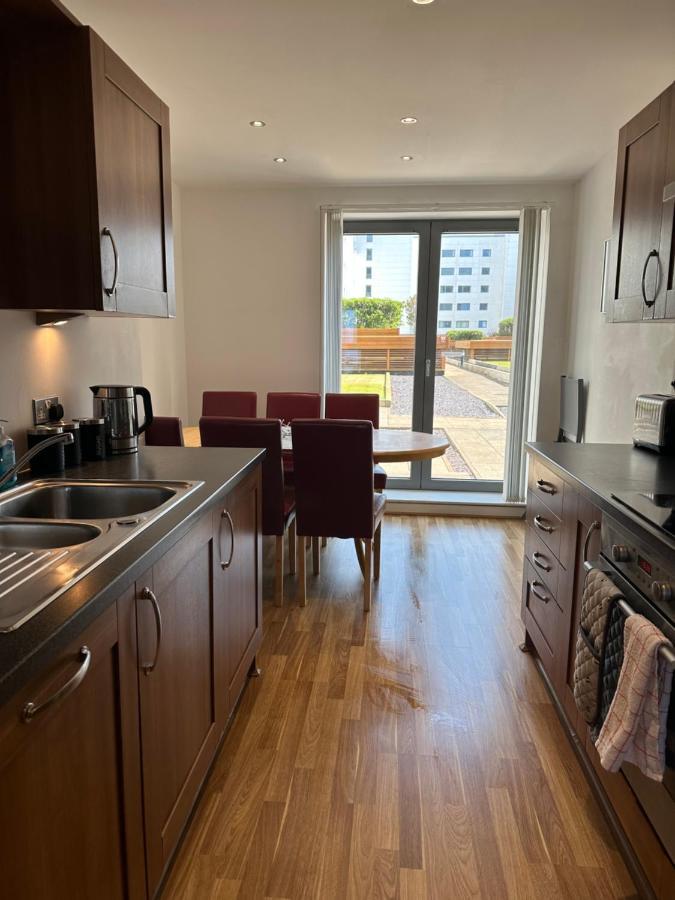 Stunning Waterfront Western Harbour Apartment 에든버러 외부 사진