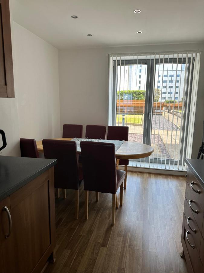 Stunning Waterfront Western Harbour Apartment 에든버러 외부 사진